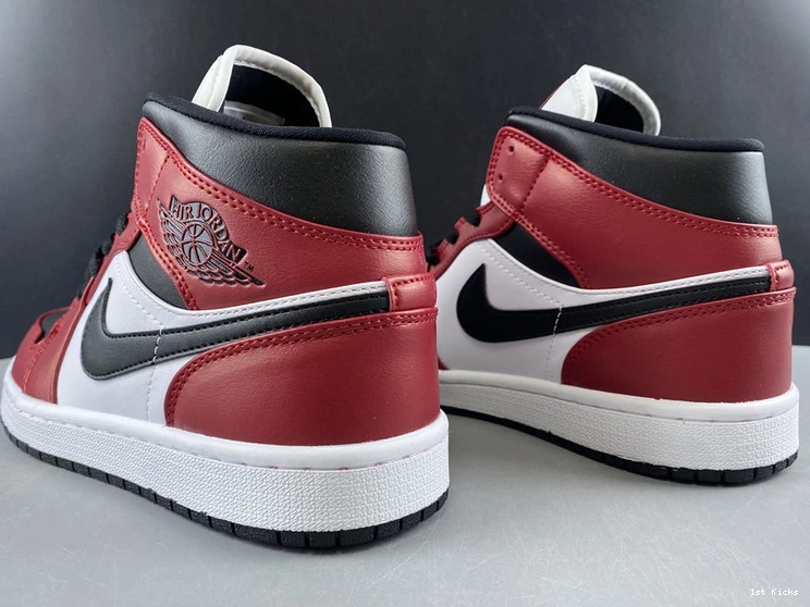1 554724-069 AJ1 Jordan Chicago  Air Mid 0313